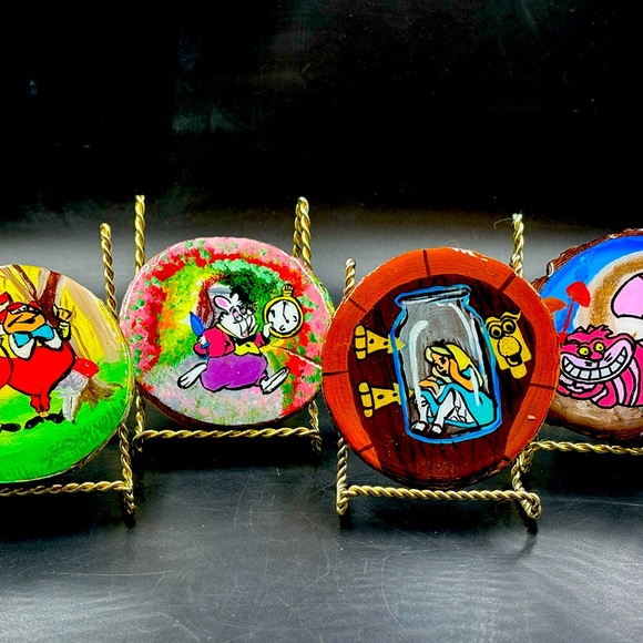 UPON REQUEST Set of 4 Handmade Coasters of “Alice In Wonderland” Hand Painted - Picture 1 of 7